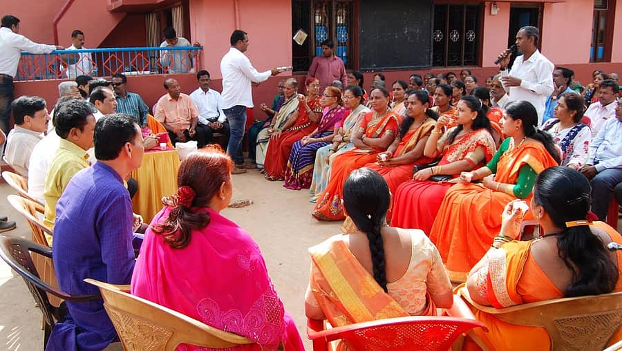 ಹುಬ್ಬಳ್ಳಿಯ 53ನೇ ವಾರ್ಡ್ನಲ್ಲಿ ಗುರುವಾರ ನಡೆದ ಚಾಯ್ ಪೇ ಚರ್ಚಾ ಕಾರ್ಯಕ್ರಮದಲ್ಲಿ ಪೌರತ್ವ ತಿದ್ದುಪಡಿ ಕಾಯ್ದೆ ಬಗ್ಗೆ ಅರಿವು ಮೂಡಿಸಲಾಯಿತು