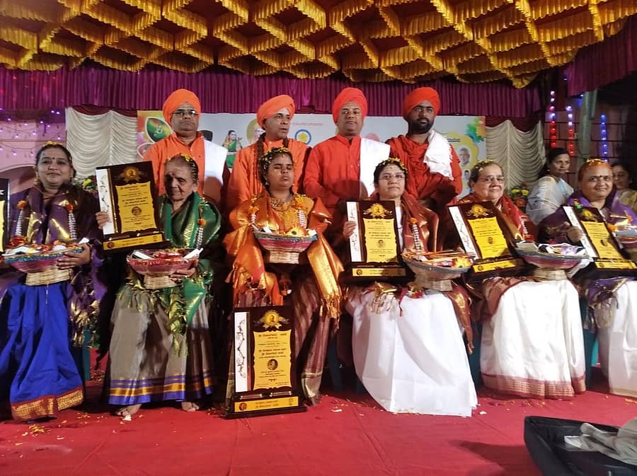ಅಥಣಿಯ ಮೋಟಗಿ ಮಠದಲ್ಲಿ ವಿವಿಧ ಕ್ಷೇತ್ರದ ಸಾಧಕಿಯರಿಗೆ ‘ಮುಕ್ತಾಯಿ ಮಹಿಳಾ ರತ್ನ ಪ್ರಶಸ್ತಿ’ ಪ್ರದಾನ ಮಾಡಲಾಯಿತು