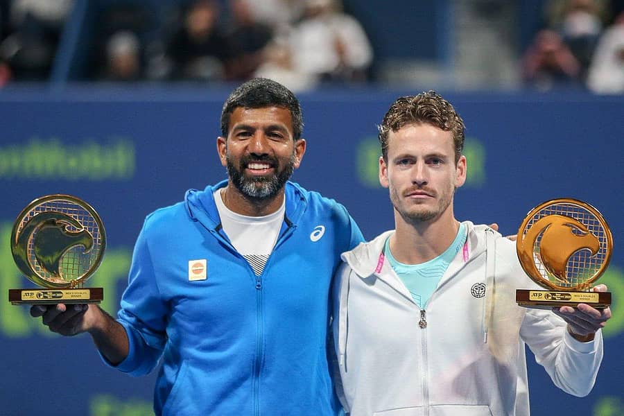 ಪ್ರಶಸ್ತಿಯೊಂದಿಗೆ ರೋಹನ್‌ ಬೋಪಣ್ಣ, ವೆಸ್ಲಿ ಕೂಲ್‌ಹಾಫ್‌–ಟ್ವಿಟರ್‌ ಚಿತ್ರ