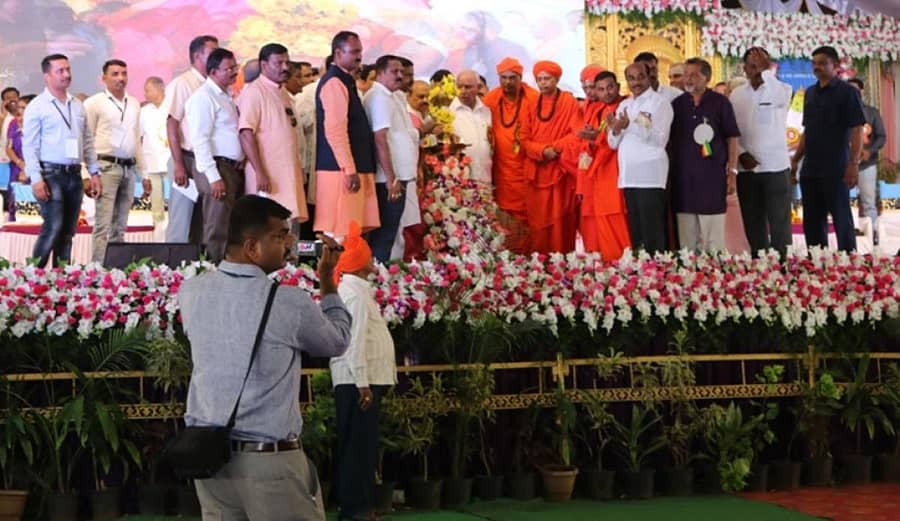 ಅಜ್ಜಂಪುರ ಸಮೀಪ ಸೊಲ್ಲಾಪುರದಲ್ಲಿ ಮಂಗಳವಾರ ನಡೆದ 847ನೇ ಸಿದ್ಧರಾಮೇಶ್ವರ ಜಯಂತ್ಯುತ್ಸವವನ್ನು ಮುಖ್ಯಮಂತ್ರಿ ಬಿ.ಎಸ್.ಯಡಿಯೂರಪ್ಪ ಉದ್ಘಾಟಿಸಿದರು.