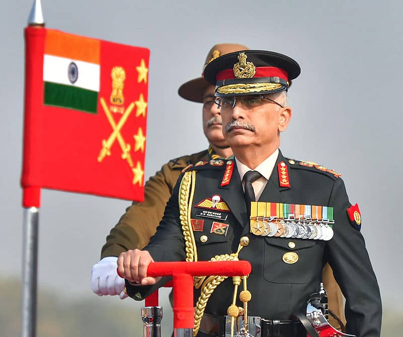 ಸೇನಾ ದಿನಾಚರಣೆ ಪ್ರಯುಕ್ತ ದೆಹಲಿಯ ಕಾರ್ಯಪ್ಪ ಪರೇಡ್ ಮೈದಾನದಲ್ಲಿ ನಡೆದ ಪಥಸಂಚಲನದಲ್ಲಿ ಗೌರವ ವಂದನೆ ಸ್ವೀಕರಿಸಿದ ಸೇನಾ ಮುಖ್ಯಸ್ಥ ನರವಾಣೆ –ಪಿಟಿಐ ಚಿತ್ರ