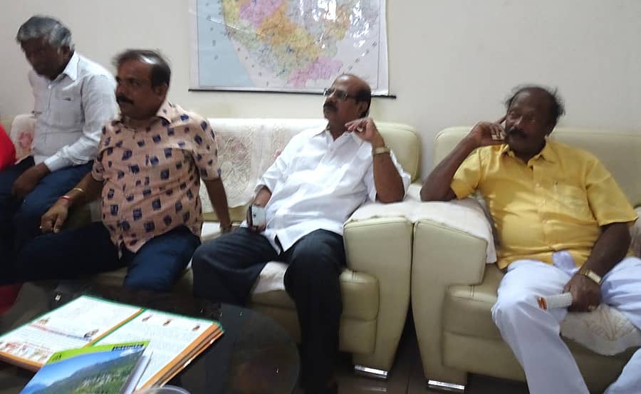 ಪೂರ್ವಭಾವಿ ಸಭೆಯಲ್ಲಿ ಬಿಜೆಪಿ ಮುಖಂಡರು.