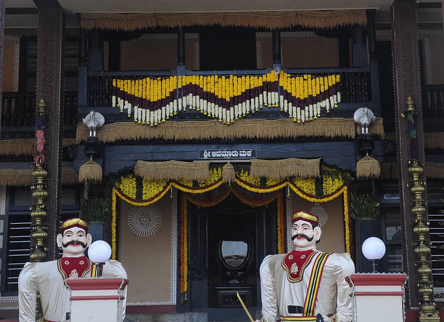 ಅದಮಾರು ಮಠಕ್ಕೆ ಮಾಡಲಾಗಿರುವ ಅಲಂಕಾರ