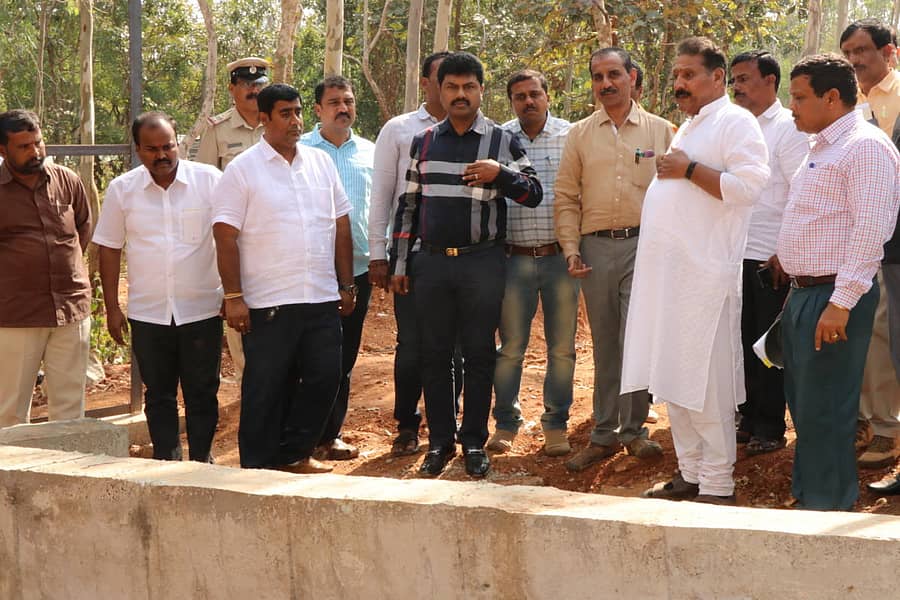 ಶಿವಮೊಗ್ಗ ಸಮೀಪದ ತ್ಯಾವರೆಕೊಪ್ಪ ಸಿಂಹಧಾಮವನ್ನು ಶುಕ್ರವಾರ ಸಂಸದ ಬಿ.ವೈ.ರಾಘವೇಂದ್ರ ವೀಕ್ಷಿಸಿದರು.