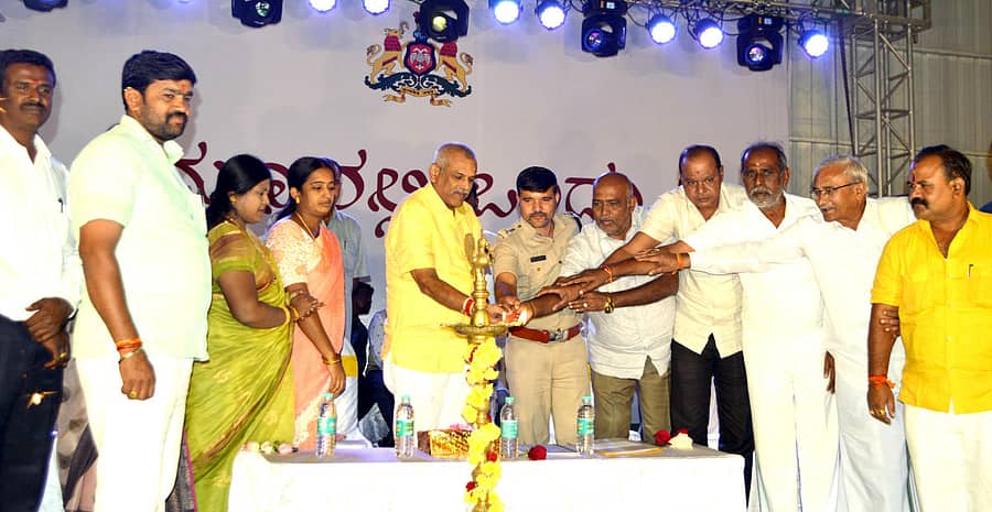 ನಮ್ಮೂರಲ್ಲಿ ಒಂದು ದಿನ ಗ್ರಾಮ ವಾಸ್ತವ್ಯ ಸಮಾರಂಭವನ್ನು ಶಾಸಕ ಟಿ.ವೆಂಕಟರಮಣಯ್ಯ ಉದ್ಘಾಟಿಸಿದರು