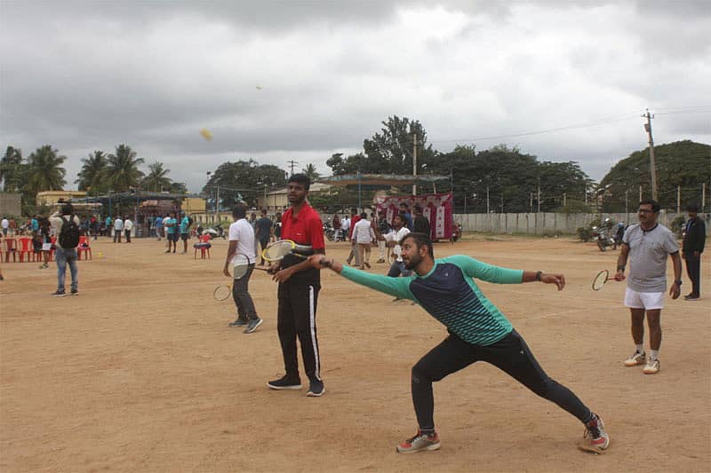 ಕೋಲಾರದಲ್ಲಿ ಜಿಲ್ಲಾ ಬಾಲ್ ಬ್ಯಾಡ್ಮಿಂಟನ್ ಸಂಸ್ಥೆಯಿಂದ ಶನಿವಾರ ರಾಜ್ಯಮಟ್ಟದ ಪುರುಷ ಮತ್ತು ಮಹಿಳೆಯರ ಬಾಲ್ ಬ್ಯಾಡ್ಮಿಂಟನ್ ಸೀನಿಯರ್ ಲೀಗ್ ಪಂದ್ಯಾವಳಿ ನಡೆಯಿತು.