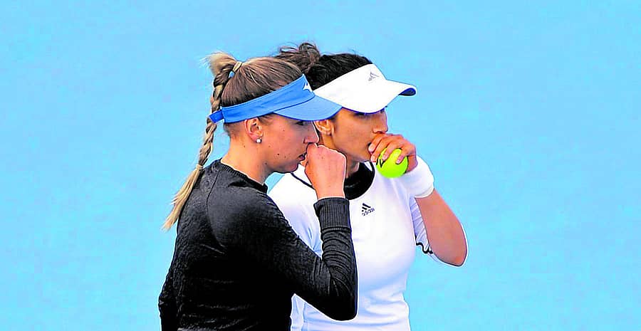 ಸಾನಿಯಾ ಮಿರ್ಜಾ (ಬಲ) ಹಾಗೂ ನಾದಿಯಾ ಕಿಚೆನೊಕ್‌ –ಟ್ವಿಟರ್‌ ಚಿತ್ರ