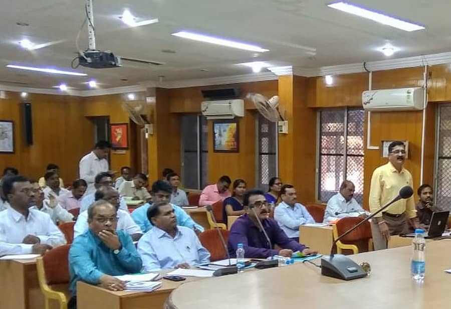 ಬೀದರ್ ಜಿಲ್ಲಾಧಿಕಾರಿ ಕಚೇರಿಯಲ್ಲಿ ನಡೆದ ರಾಷ್ಟ್ರೀಯ ಜಂತುಹುಳು ನಿವಾರಣಾ ದಿನಾಚರಣೆ 2020ರ ಜಿಲ್ಲಾ ಸಂಚಾಲನ ಸಮಿತಿ ಸಭೆಯಲ್ಲಿ ಪಾಲ್ಗೊಂಡಿದ್ದ ಅಧಿಕಾರಿಗಳು