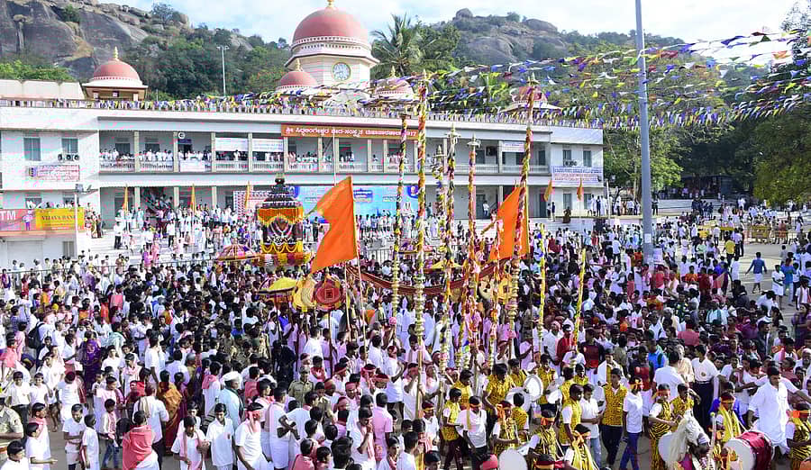 ಶಿವಕುಮಾರ ಸ್ವಾಮೀಜಿ ಅವರ ಭಾವಚಿತ್ರದ ಮೆರವಣಿಗೆ ಸಿದ್ಧಗಂಗಾ ಮಠದಲ್ಲಿ ನಡೆಯಿತು