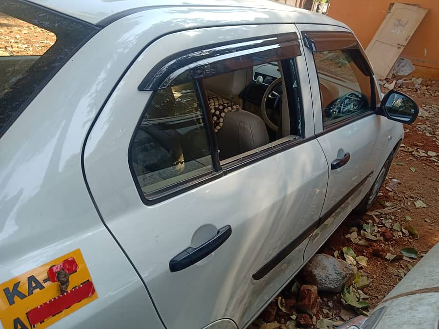 ಪೊಲೀಸರು ವಶಪಡಿಸಿಕೊಂಡಿರುವ ಕಾರು