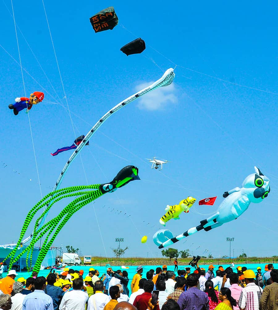 ಹುಬ್ಬಳ್ಳಿಯಲ್ಲಿ ನಡೆದ ಅಂತರರಾಷ್ಟ್ರೀಯ ಗಾಳಿಪಟ ಉತ್ಸವದಲ್ಲಿ ಗಮನ ಸೆಳೆದ ವಿಭಿನ್ನ ವರ್ಣರಂಜಿತ ಗಾಳಿಪಟಗಳು