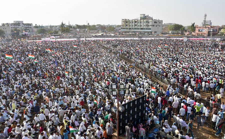 ಪೌರತ್ವ (ತಿದ್ದುಪಡಿ) ಕಾಯ್ದೆ, ರಾಷ್ಟ್ರೀಯ ಜನಸಂಖ್ಯಾ ನೋಂದಣಿ ಹಾಗೂ ರಾಷ್ಟ್ರೀಯ ಪೌರತ್ವ ನೋಂದಣಿ ವಿರೋಧಿಸಿ ಕಲಬುರ್ಗಿಯ ಪೀರ್ ಬಂಗ್ಲಾ ಮೈದಾನದಲ್ಲಿ ಮಂಗಳವಾರ ಪೀಪಲ್ಸ್ ಫೋರಂ ಹಮ್ಮಿಕೊಂಡಿದ್ದ ಸಮಾವೇಶದಲ್ಲಿ ಸೇರಿದ್ದ ಜನಸ್ತೋಮ –ಪ್ರಜಾವಾಣಿ ಚಿತ್ರ: ಪ್ರಶಾಂತ್ ಎಚ್.ಜಿ.