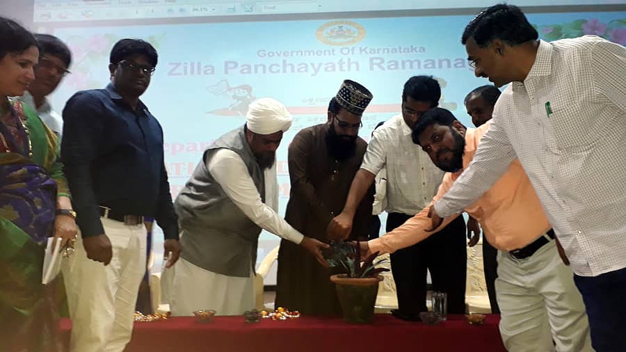 ಚನ್ನಪಟ್ಟಣದಲ್ಲಿ ನಡೆದ ಎಸ್.ಎಸ್.ಎಲ್.ಸಿ. ಅಲ್ಪಸಂಖ್ಯಾತ ಸಮುದಾಯದ ವಿದ್ಯಾರ್ಥಿಗಳಿಗೆ ಪ್ರೇರಣಾ ಕಾರ್ಯಾಗಾರವನ್ನು ಸಿಇಒ ಇಕ್ರಂ ಉದ್ಘಾಟಿಸಿದರು