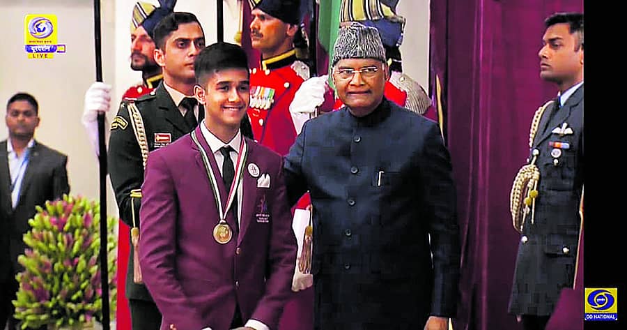 ರಾಷ್ಟ್ರಪತಿ ರಾಮನಾಥ್ ಕೋವಿಂದ್ ಅವರಿಂದ ಪ್ರಶಸ್ತಿ ಸ್ವೀಕರಿಸಿದ ಯಶ್ ಆರಾಧ್ಯ