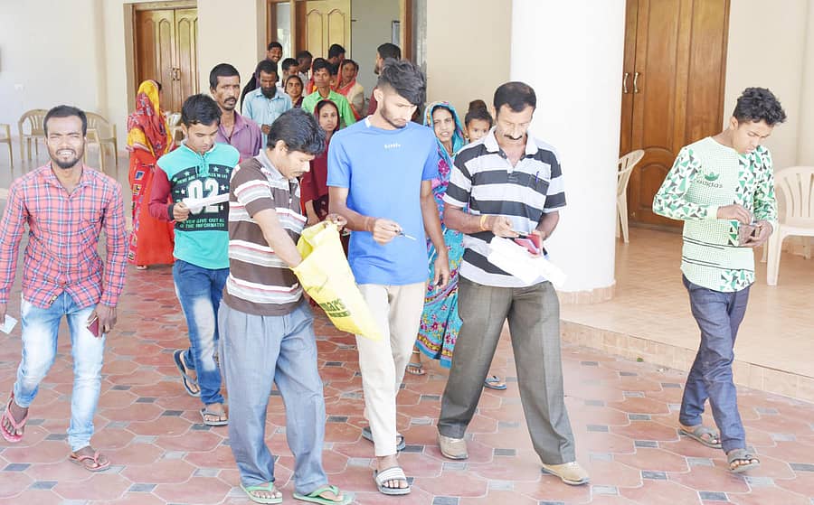 ಕೊಡಗಿನ ಕಾಫಿ ತೋಟಗಳಲ್ಲಿ ದುಡಿಯುತ್ತಿರುವ ಹೊರ ರಾಜ್ಯದ ಕಾರ್ಮಿಕರು