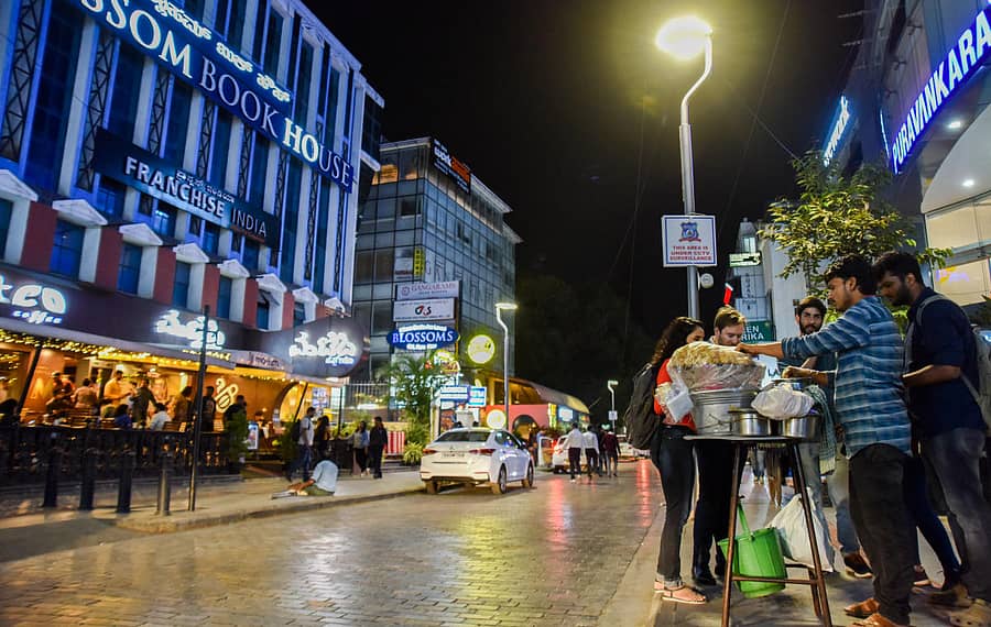 ಬೆಂಗಳೂರಿನ ಚರ್ಚ್ಸ್ಟ್ರೀಟ್ –ಪ್ರಜಾವಾಣಿ ಚಿತ್ರಗಳು