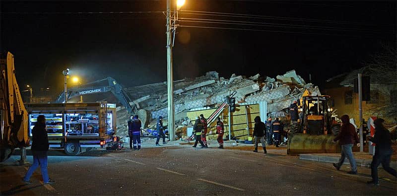 ಟರ್ಕಿಯಲ್ಲಿ ಭೂಕಂಪನಕ್ಕೆ ಕುಸಿದ ಕಟ್ಟಡ