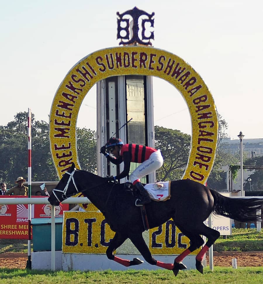 ಗುರಿಯತ್ತ ಮುನ್ನುಗ್ಗಿದ ವಾರ್ ಹ್ಯಾಮರ್–ಪ್ರಜಾವಾಣಿ ಚಿತ್ರ/ಪುಷ್ಕರ್.ವಿ