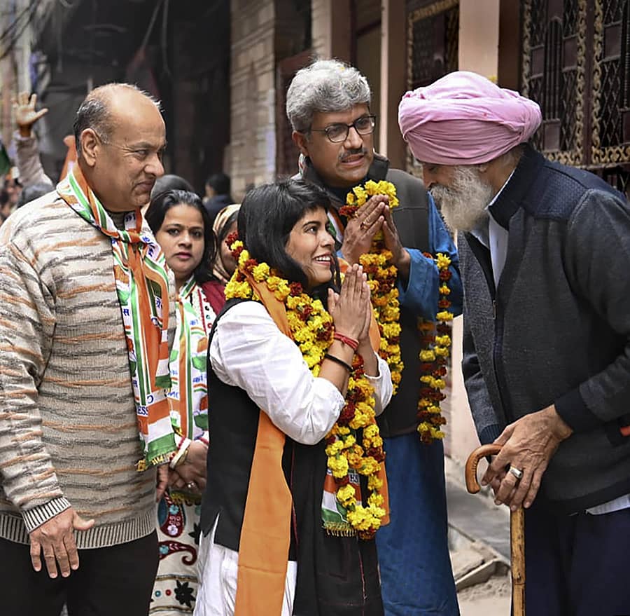 ದೆಹಲಿಯ ಕಲ್ಕಾಜಿ ಕ್ಷೇತ್ರದ ಕಾಂಗ್ರೆಸ್ ಅಭ್ಯರ್ಥಿ ಶಿವಾನಿ ಚೋಪ್ರಾ ಪ್ರಚಾರ ವೈಖರಿ