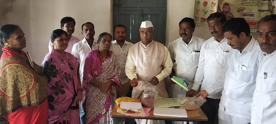 ಪಟ್ಟಣದ ವಾರ್ಡ್ ನಂ. 11 ಅಂಗನವಾಡಿ ಕೇಂದ್ರಕ್ಕೆ ಶಾಸಕ ಎಂ.ವೈ.ಪಾಟೀಲ ಈಚೆಗೆ ಭೇಟಿ ನೀಡಿ ಅಲ್ಲಿಯ ವ್ಯವಸ್ಥೆಗಳನ್ನು ಪರಿಶೀಲನೆ ಮಾಡಿದರು