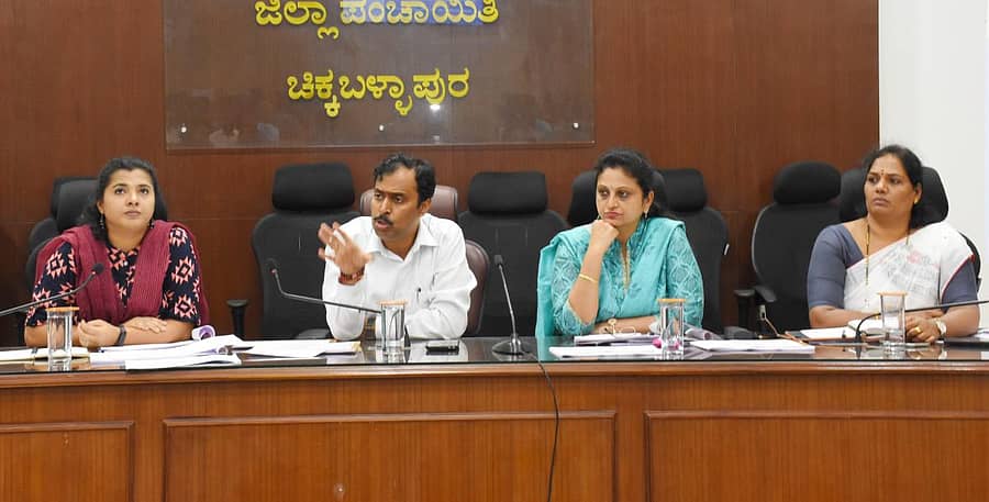 ಸಭೆಯಲ್ಲಿ ಗ್ರಾಮೀಣ ಕುಡಿಯುವ ನೀರು ಮತ್ತು ನೈರ್ಮಲ್ಯ ಇಲಾಖೆ ಆಯುಕ್ತ ಆರ್.ವಿಶಾಲ್ ಮಾತನಾಡಿದರು.