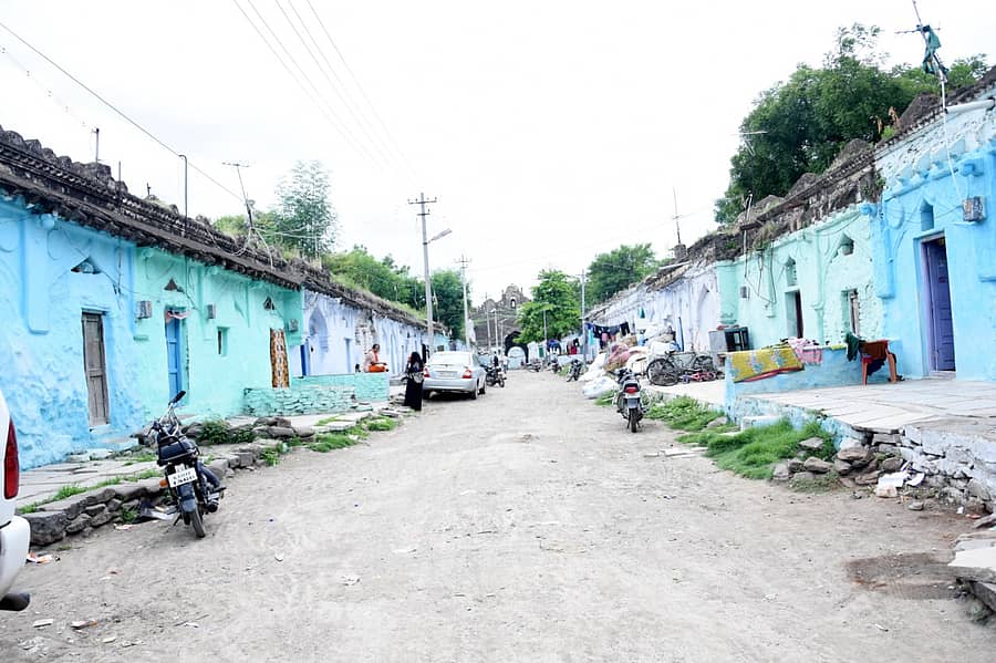 ಐತಿಹಾಸಿಕ ಕಲಬುರ್ಗಿ ಕೋಟೆಯೊಳಗೆ ನಿರ್ಮಾಣವಾಗಿರುವ ಮನೆಗಳು.