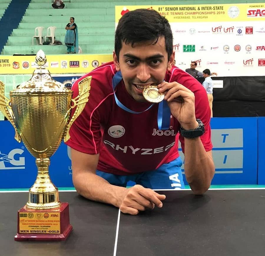 ಪ್ರಶಸ್ತಿಯೊಂದಿಗೆ ಹರ್ಮಿತ್‌ ದೇಸಾಯಿ