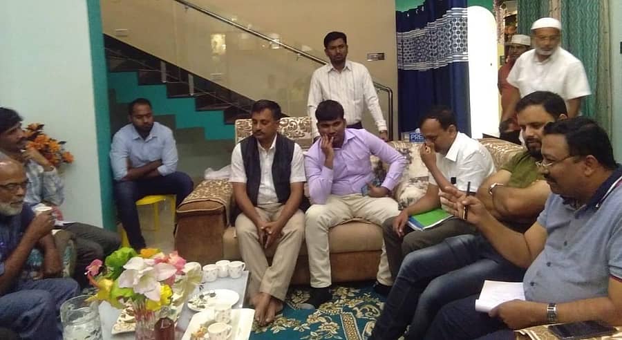 ಬೀದರ್ನಲ್ಲಿ ಭಾನುವಾರ ಅಖಿಲ ಭಾರತೀಯ ವಕೀಲರ ಸಂಘದ ಕರ್ನಾಟಕ ಶಾಖೆಯ ಸತ್ಯ ಶೋಧನಾ ಸಮಿತಿ ಸದಸ್ಯರು ವಿವಾದಾತ್ಮಕ ನಾಟಕ ಪ್ರದರ್ಶನ ಮತ್ತು ದಾಖಲಾದ ಪ್ರಕರಣಕ್ಕೆ ಸಂಬಂಧಿಸಿದಂತೆ ಮಾಹಿತಿ ಪಡೆದರು.