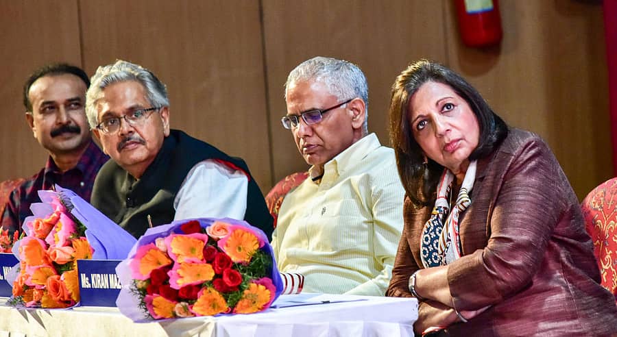 ಸಂವಾದದಲ್ಲಿ ಪ್ರಶಾಂತ್ ಪ್ರಕಾಶ್, ಎಸ್.ಎಸ್. ನಾಗಾನಂದ, ಆರ್.ಕೆ. ಮಿಶ್ರಾ, ಬಯೋಕಾನ್ ಮುಖ್ಯಸ್ಥೆ ಕಿರಣ್ ಮಜುಂದಾರ್ ಶಾ ಇದ್ದಾರೆ - ಪ್ರಜಾವಾಣಿ ಚಿತ್ರ