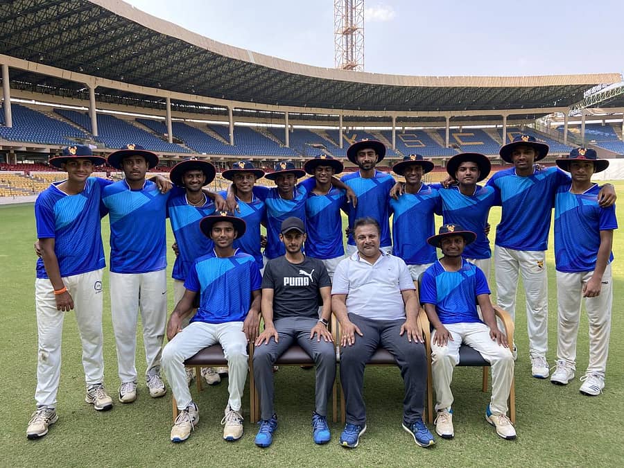 ಕೆಎಸ್ಸಿಎ ಗುಂಪು–1, ಡಿವಿಷನ್ 1,2,3ರ 19 ವರ್ಷದೊಳಗಿನವರ ಅಂತರ ಕ್ಲಬ್ ಕ್ರಿಕೆಟ್ ಟೂರ್ನಿಯಲ್ಲಿ ಪ್ರಶಸ್ತಿ ಗೆದ್ದ ವಲ್ಚರ್ಸ್ ಕ್ಲಬ್ ತಂಡ (ನಿಂತವರು; ಎಡದಿಂದ) ಅಮೋಘ್ ಡೊಕ್ಕಾ, ಕುಶಾಲ್ ಗೌಡ, ಭಾರ್ಗವ, ಎಸ್.ಎಂ.ಶಮಂತ್, ಮರಿಬಸವ, ಸನೀಲ್ ನವರ್, ನಿಹಾಲ್, ಪ್ರಿಯಾಲ್ ಸಿಂಗ್, ಕೌಶಿಕ್, ಆರ್.ಸ್ಮರಣ್ ಮತ್ತು ಹಿಮಾಂಶು. (ಕುಳಿತವರು; ಎಡದಿಂದ) ರೋಹನ್ ಎ.ಪಾಟೀಲ (ನಾಯಕ), ರಾಹುಲ್ ಮೆನನ್ (ಕೋಚ್), ಆರ್.ಪ್ರಕಾಶ್ (ಮ್ಯಾನೇಜರ್) ಮತ್ತು ಜೆ.ಜಿ.ಪ್ರೇಮನಾಥ್.