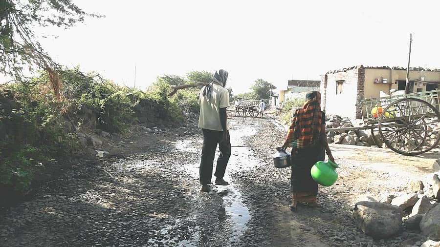 ಯಡ್ರಾಮಿ ತಾಲ್ಲೂಕಿನ ಸುಂಬಡ ಗ್ರಾಮದ ರಸ್ತೆ ದುಸ್ಥಿತಿ