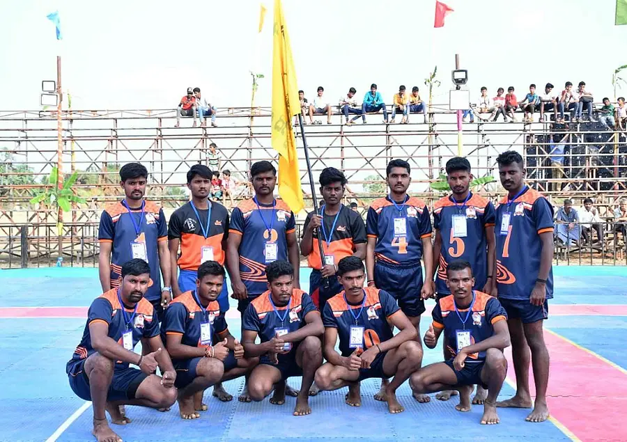 ‘ಅರಳೇಶ್ವರ ಅಶ್ವ’ ತಂಡದ ಆಟಗಾರರು