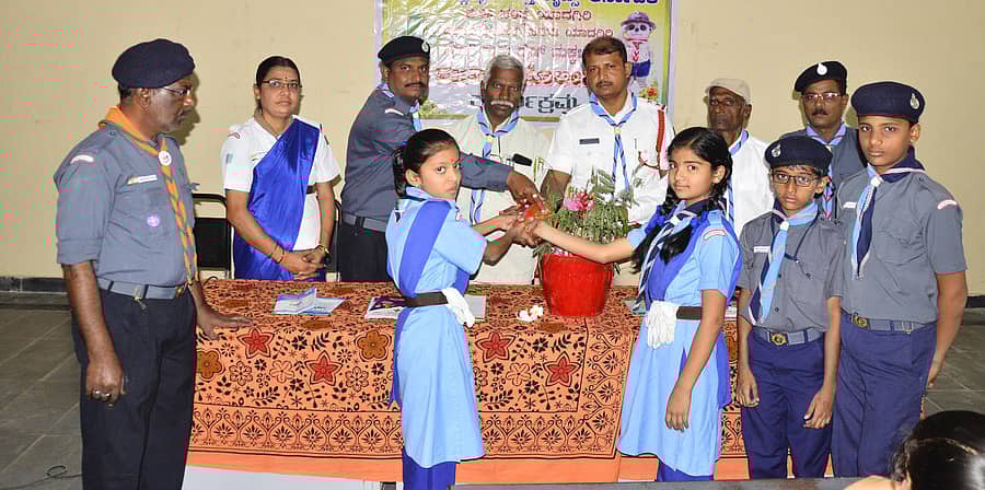 ಯಾದಗಿರಿ ಸ್ಕೌಟ್ಸ್ ಸಭಾಭವನದಲ್ಲಿ ಮಂಗಳವಾರ ಪುಟಾಣಿ ಪೊಲೀಸ್ ಕಾರ್ಯಕ್ರಮವನ್ನು ಸಾರ್ವಜನಿಕ ಶಿಕ್ಷಣ ಇಲಾಖೆ ಉಪ ನಿರ್ದೇಶಕ ಶ್ರೀನಿವಾಸರೆಡ್ಡಿ ಉದ್ಘಾಟಿಸಿ ಮಾತನಾಡಿದರು