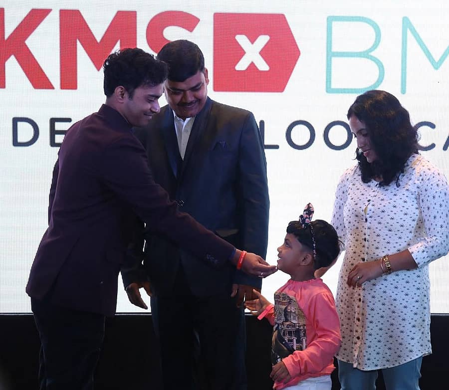 ರಕ್ತ ಕಾಂಡಕೋಶ ದಾನಿ ದೆಬೋಜ್ಯೋತಿರನ್ನು ಬಾಲಕಿ ಶಿಯಾ ಭೇಟಿ ಮಾಡಿದಳು