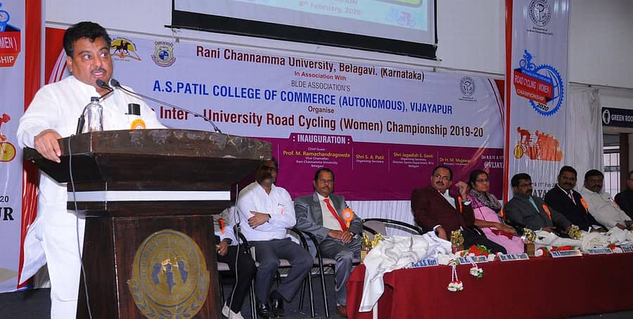ಸೈಕ್ಲಿಂಗ್ ಚಾಂಪಿಯನ್ಷಿಪ್ನ ಉದ್ಘಾಟನಾ ಸಮಾರಂಭದಲ್ಲಿ ಶಾಸಕ ಎಂ.ಬಿ.ಪಾಟೀಲ ಮಾತನಾಡಿದರು
