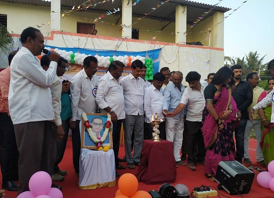 ಕಬ್ಬಾಳು ಶಾಲೆಯಲ್ಲಿ ನಡೆದ ಗುರುವಂದನಾ ಸಮಾರಂಭವನ್ನು ಮುಖಂಡ ಎಚ್.ಕೆ.ಶ್ರೀಕಂಠು ನೆರವೇರಿಸಿದರು