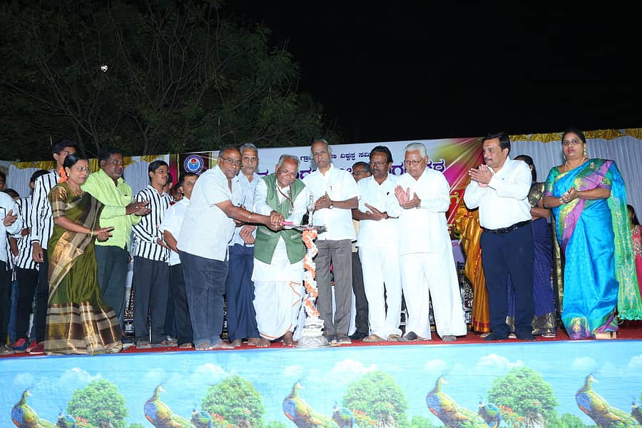 ಕೊಪ್ಪಳ ಸಮೀಪದ ಭಾಗ್ಯನಗರದ ಜ್ಞಾನ ಬಂಧು ಶಾಲೆಯಲ್ಲಿ ಈಚೆಗೆ ಎಸ್ಸೆಸ್ಸೆಲ್ಸಿ ವಿದ್ಯಾರ್ಥಿಗಳ ಬೀಳ್ಕೊಡುಗೆ ಸಮಾರಂಭಸಾಹಿತಿ ವಿಠ್ಠಪ್ಪ ಗೋರಂಟ್ಲಿ ಉದ್ಘಾಟಿಸಿದರು