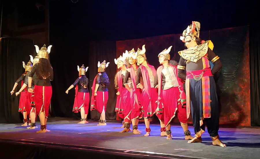 ಎಂಜಿಎಂ ಕಾಲೇಜಿನ ಮುದ್ದಣ್ಣ ಮಂಟಪದಲ್ಲಿ ಸೋಮವಾರ ಸಂಜೆ ನೃತ್ಯ ನಿಕೇತನ ಕೊಡವೂರು ತಂಡ ಪ್ರದರ್ಶಿಸಿದ ‘ನಾರಸಿಂಹ’ ನೃತ್ಯ ರೂಪಕ.