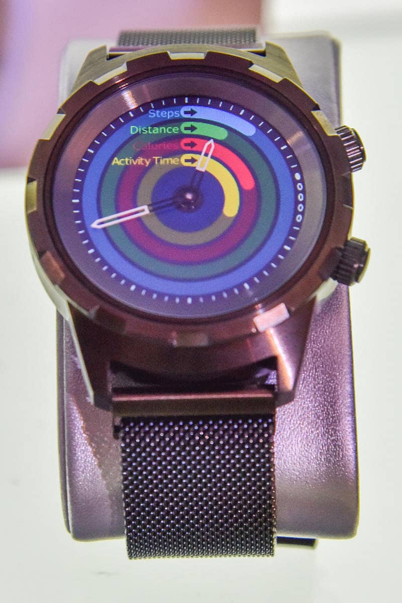 ಟೈಟಾನ್‌ ಸಿಇಒ ರವಿಕಾಂತ್‌ ಮತ್ತು ಮುಖ್ಯ ಮಾರುಕಟ್ಟೆ ಅಧಿಕಾರಿ ಸುಪರ್ಣಾ ಮಿತ್ರಾ ಅವರು ಹೊಸ ಸ್ಮಾರ್ಟ್‌ವಾಚ್‌ ಬಿಡುಗಡೆ ಮಾಡಿದರು –ಪ್ರಜಾವಾಣಿ ಚಿತ್ರ