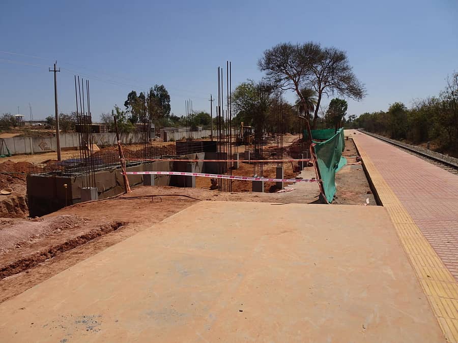 ಭುವನಹಳ್ಳಿ ರೈಲ್ವೆ ಮಾರ್ಗ ಪಕ್ಕದಲ್ಲಿ ನಿರ್ಮಾಣ ಮಾಡುತ್ತಿರುವ ಪ್ಲಾಟ್ ಫಾರಂ ಕಾಮಗಾರಿ