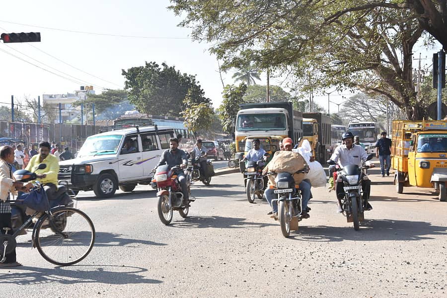ಚಿಕ್ಕಬಳ್ಳಾಪುರದಲ್ಲಿ ಜನಜೀವನ ಎಂದಿನಂತೆ ಸಹಜವಾಗಿತ್ತು.
