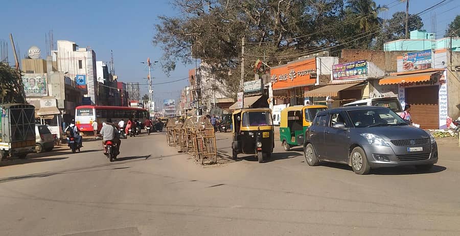 ಕರ್ನಾಟಕ ಬಂದ್ ನಡುವೆಯೂ ಕೋಲಾರದಲ್ಲಿ ಗುರುವಾರ ವಾಹನ ಸಂಚಾರ ಸಹಜವಾಗಿತ್ತು.
