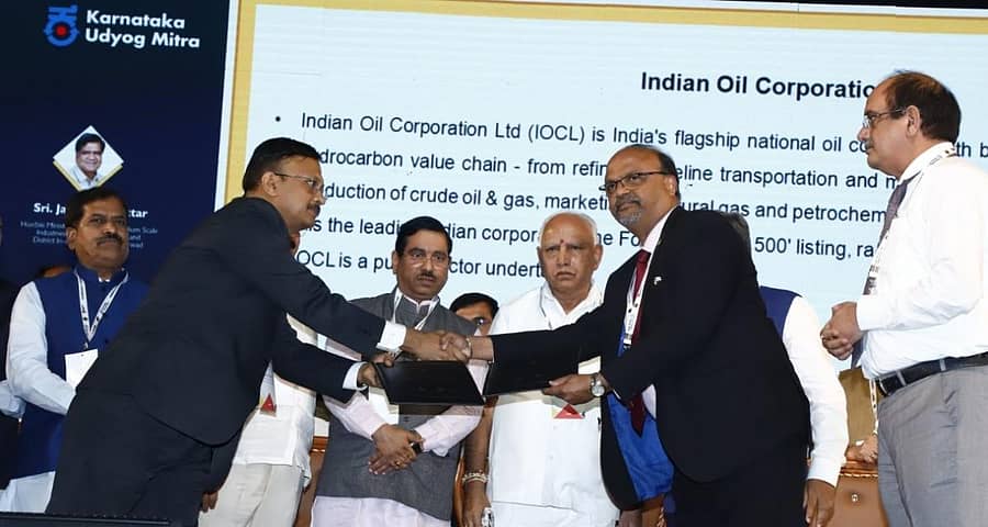 ಒಪ್ಪಂದಕ್ಕೆ ಸಹಿ ಹಾಕುವ ಸಮಾರಂಭದಲ್ಲಿ ಮುಖ್ಯಮಂತ್ರಿ ಬಿ.ಎಸ್. ಯಡಿಯೂರಪ್ಪ, ಕೇಂದ್ರ ಸಂಸದೀಯ ವ್ಯವಹಾರ ಸಚಿವ ಪ್ರಲ್ಹಾದ ಜೋಶಿ ಉಪಸ್ಥಿತರಿದ್ದರು