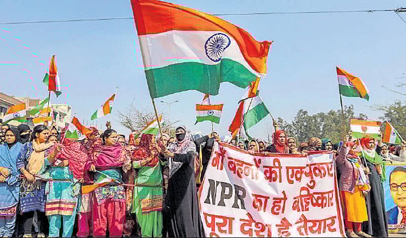 ಶಾಹೀನ್ ಬಾಗ್ನಲ್ಲಿ ಸಿಎಎ ಮತ್ತು ಎನ್ಆರ್ಸಿ ವಿರುದ್ಧ ತ್ರಿವರ್ಣ ಧ್ವಜ ಹಿಡಿದು ಪ್ರತಿಭಟಿಸುತ್ತಿರುವ ಮಹಿಳೆಯರು – ಪಿಟಿಐ ಚಿತ್ರ