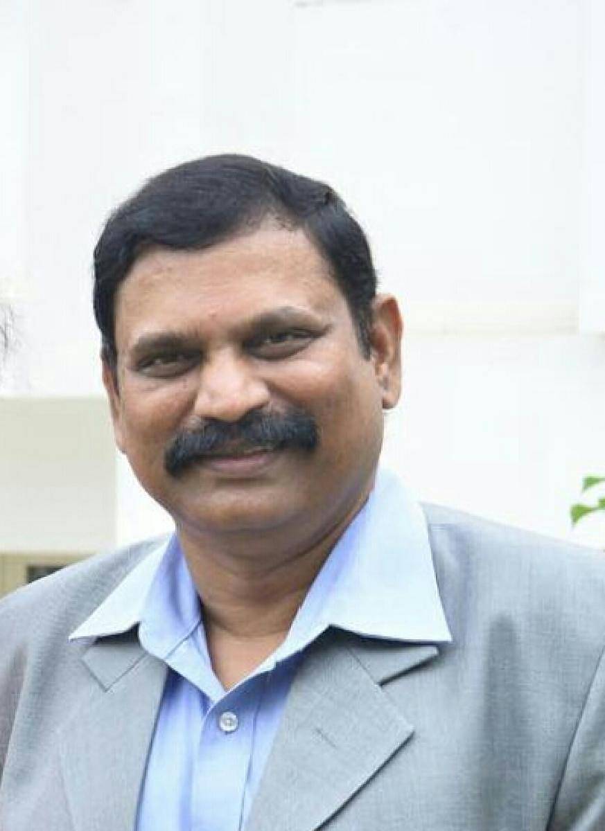 ಡಾ.ಸುರೇಶ್, ಹನಗವಾಡಿ