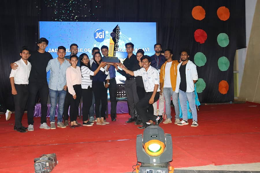 ಬೆಳಗಾವಿಯ ಜೈನ್ ಎಂಜಿನಿಯರಿಂಗ್ ಕಾಲೇಜಿನಲ್ಲಿ ನಡೆದ ‘ಅಧ್ಯಾಯ-2020’ ರಾಷ್ಟ್ರಮಟ್ಟದ ಉತ್ಸವದಲ್ಲಿ ಕೆಎಲ್ಇ ಸಂಸ್ಥೆಯ ಲಿಂಗರಾಜ ಕಾಲೇಜು ತಂಡ (ಸಿಬಿಎಎಲ್ಸಿ) ಚಾಂಪಿಯನ್ಶಿಪ್ ತನ್ನದಾಗಿಸಿಕೊಂಡಿತು