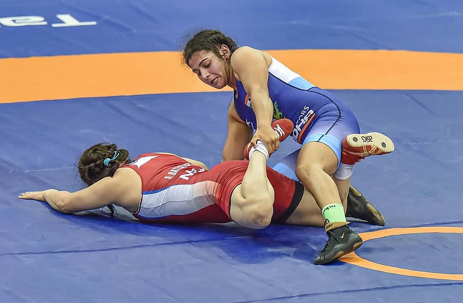 ಮಂಗೋಲಿಯಾದ ಬೆಟ್ಸೆಟ್ಸೆಗ್ ಎದುರು ಪಾಯಿಂಟ್ ಗಳಿಸುವ ಯತ್ನತದಲ್ಲಿ ಭಾರತದ ಸರಿತಾ –ಪಿಟಿಐ ಚಿತ್ರ