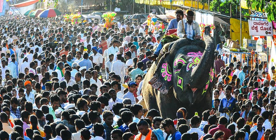 ಸಿದ್ಧಾರೂಢ ಮಠದ ಜಾತ್ರೆಯಲ್ಲಿ ಪಾಲ್ಗೊಂಡಿದ್ದ ಭಕ್ತರ ದಂಡು