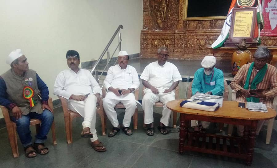 ‘ಗಾಂಧೀ ನೂರೈವತ್ತು–ಸಮಾಜವಾದಿ ಎಂಭತ್ತೈದು’ ವಿಚಾರ ಯಾತ್ರೆ ಸಭೆಯಲ್ಲಿ ಉಪಸ್ಥಿತರಿದ್ದ ಗಣ್ಯರು.