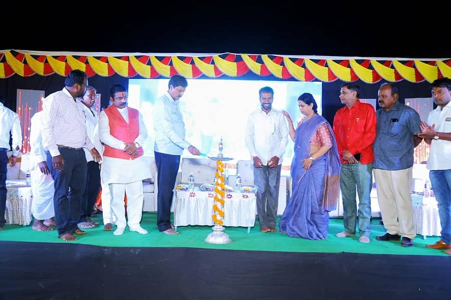 ಬೆಳಗಾವಿ ತಾಲ್ಲೂಕಿನ ಸುಳೇಭಾವಿಯಲ್ಲಿ ಶಿವಶೋಭಾ ಸಿನಿ ಫ್ಯಾಕ್ಟರಿ ನಿರ್ಮಿಸಿರುವ ‘ಜಾತ್ರಿ ಬಂತು’ ಕಿರುಚಿತ್ರ ಬಿಡುಗಡೆ ಸಮಾರಂಭವನ್ನು ಜಲಸಂಪನ್ಮೂಲ ಸಚಿವ ರಮೇಶ ಜಾರಕಿಹೊಳಿ ಉದ್ಘಾಟಿಸಿದರು